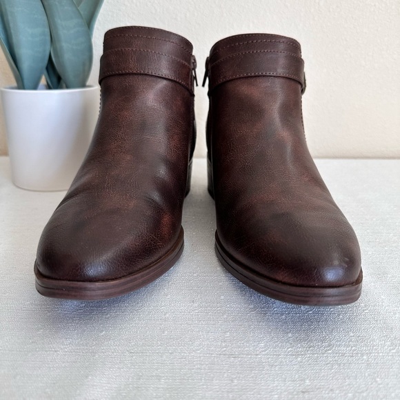 BareTraps Maci Brown Faux Leather Croc Texture Buckle Ankle Booties Women’s 10M - Picture 4 of 13